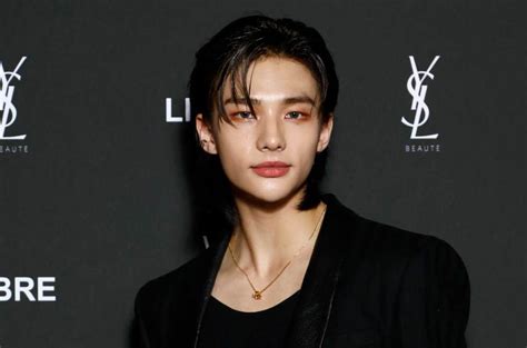 versace hyunjin|why is hyunjin so popular.